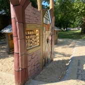 Bild vom Spielplatz anzeigen.