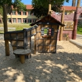 Bild vom Spielplatz anzeigen.