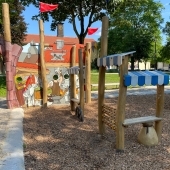 Bild vom Spielplatz anzeigen.