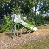 Bild vom Spielplatz anzeigen.