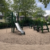 Bild vom Spielplatz anzeigen.
