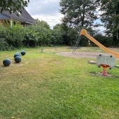 Bild vom Spielplatz anzeigen.