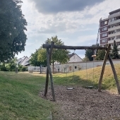 Bild vom Spielplatz anzeigen.
