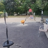 Bild vom Spielplatz anzeigen.
