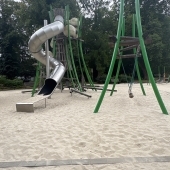 Bild vom Spielplatz anzeigen.