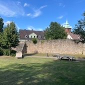 Bild vom Spielplatz anzeigen.