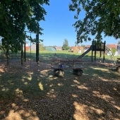 Bild vom Spielplatz anzeigen.