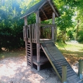 Bild vom Spielplatz anzeigen.