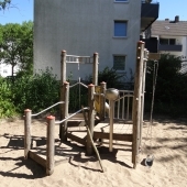 Bild vom Spielplatz anzeigen.