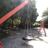Bild vom Spielplatz anzeigen.