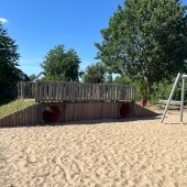 Bild vom Spielplatz anzeigen.