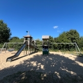 Bild vom Spielplatz anzeigen.