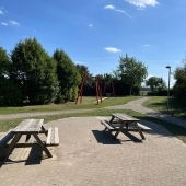 Bild vom Spielplatz anzeigen.