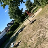 Bild vom Spielplatz anzeigen.