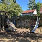 Bild vom Spielplatz anzeigen.