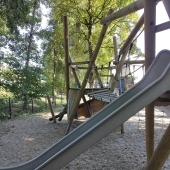 Bild vom Spielplatz anzeigen.