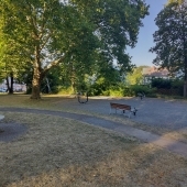 Bild vom Spielplatz anzeigen.