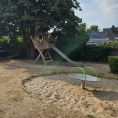 Bild vom Spielplatz anzeigen.