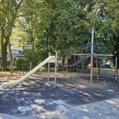 Bild vom Spielplatz anzeigen.