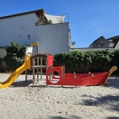 Bild vom Spielplatz anzeigen.