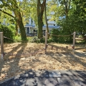 Bild vom Spielplatz anzeigen.