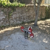 Bild vom Spielplatz anzeigen.