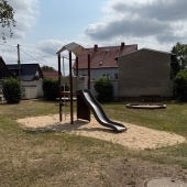 Bild vom Spielplatz anzeigen.