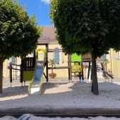 Bild vom Spielplatz anzeigen.