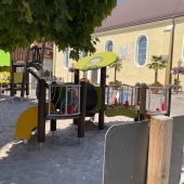 Bild vom Spielplatz anzeigen.