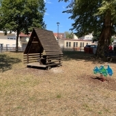 Bild vom Spielplatz anzeigen.