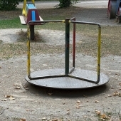 Bild vom Spielplatz anzeigen.
