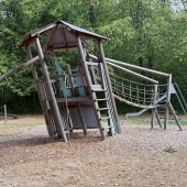 Bild vom Spielplatz anzeigen.