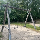 Bild vom Spielplatz anzeigen.