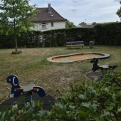 Bild vom Spielplatz anzeigen.