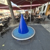 Bild vom Spielplatz anzeigen.