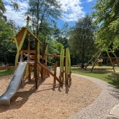 Bild vom Spielplatz anzeigen.