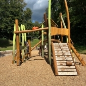 Bild vom Spielplatz anzeigen.