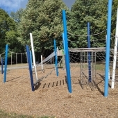 Bild vom Spielplatz anzeigen.