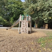 Bild vom Spielplatz anzeigen.