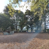 Bild vom Spielplatz anzeigen.