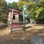 Bild vom Spielplatz anzeigen.