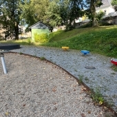 Bild vom Spielplatz anzeigen.