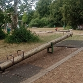 Bild vom Spielplatz anzeigen.