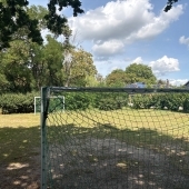 Bild vom Spielplatz anzeigen.