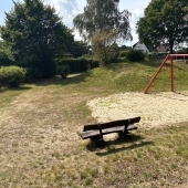 Bild vom Spielplatz anzeigen.