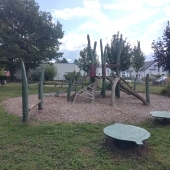 Bild vom Spielplatz anzeigen.