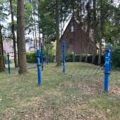 Bild vom Spielplatz anzeigen.