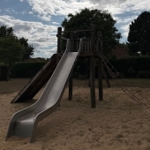 Bild vom Spielplatz anzeigen.