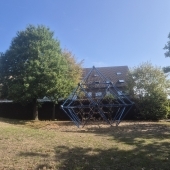 Bild vom Spielplatz anzeigen.