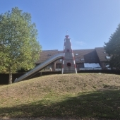 Bild vom Spielplatz anzeigen.